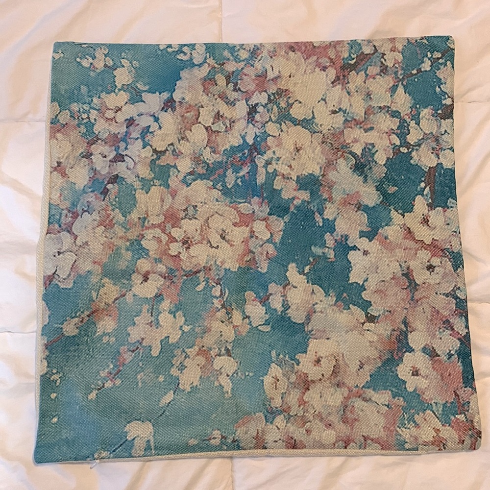 4 Decorative Pillow Cases (pillow inserts not included)